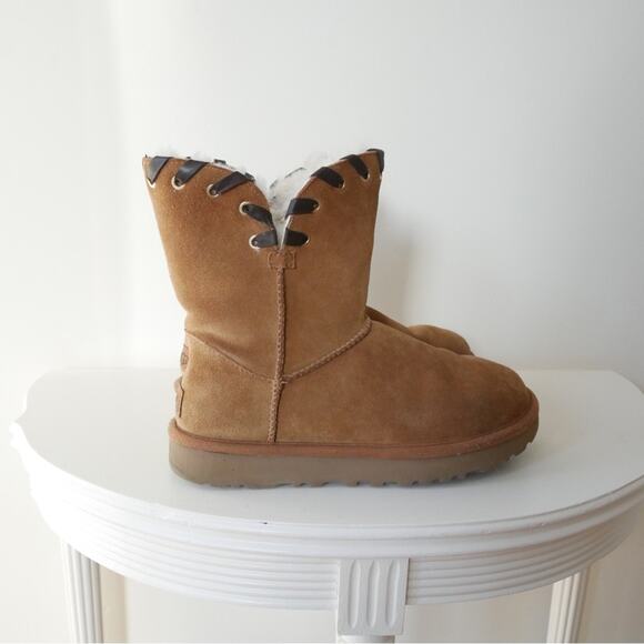 UGG Aidah Suede Whipstitch Detail Boots in US Women's 7 Chestnut Brown - Picture 3 of 10